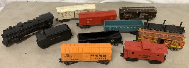 Marx 1666 engine & 10 assorted Marx train cars (1 of 10)