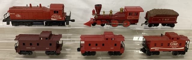 lot of 6 Plastic Lionel Cabooses & Engines (1 of 7)