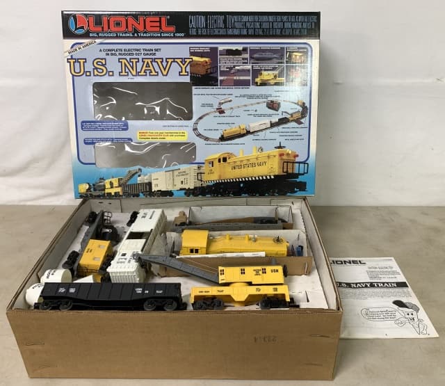 Lionel US Navy Train Set in Box (1 of 4)
