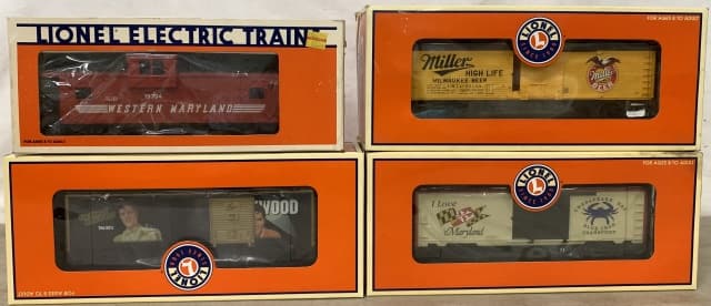 lot of 4 Lionel Boxcars & Caboose w/ Boxes (1 of 4)