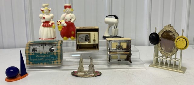 (8) Pairs S&P Shakers, appliances, hat rack, TV (1 of 5)
