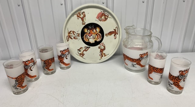(8) Tony the Tiger Pitcher,6-Glasses,Tray: tray has a dent,scratches