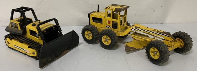 lot of 2 Tonka Dozer & Grader: paint is worn and flaked off at a number of areas, rust where paint is gone, both look played with