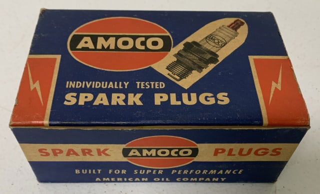 box of Amoco T-5 spark plugs (1 of 6)