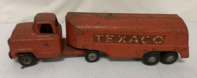 Buddy L Texaco tanker truck: scratched and rusting w/ paint and decal loss, missing grill