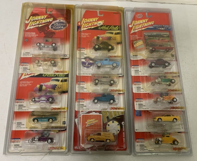 16 Johnny Lightning diecast cars in blister packs (1 of 7)