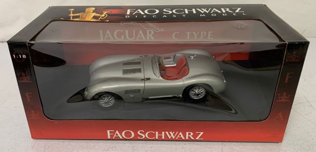 FAO Schwarz AUTOart Jaguar C Type in box (1 of 6)