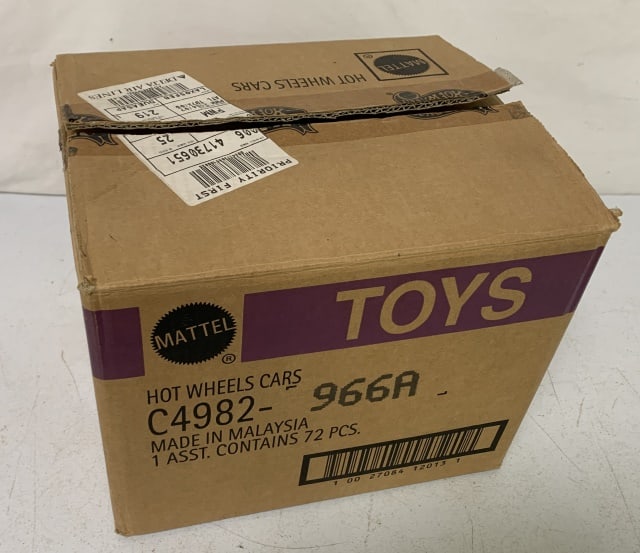 60+ mostly 2004 Hot Wheels blister packs (1 of 8)