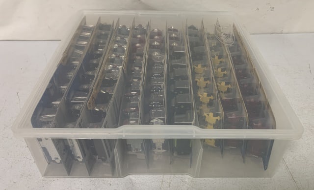 80+ 2007 Hot Wheels blister packs in case (1 of 5)