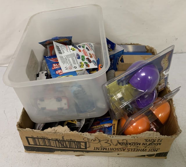 35+ Hot Wheels pieces (1 of 8)