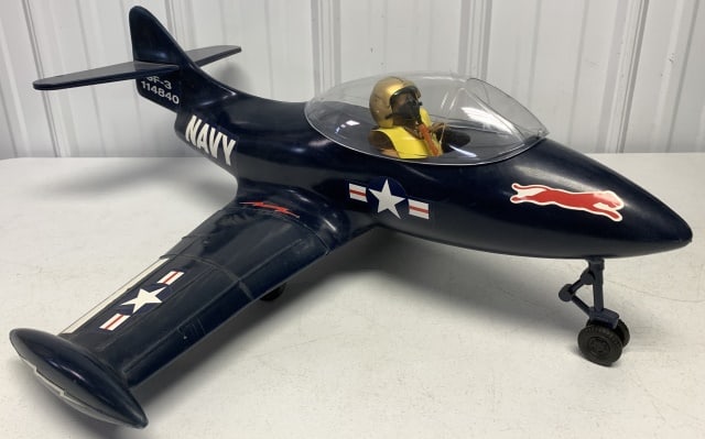Jet Fighter Panther - Desimone w/ Figure: repairs made to the front landing gear, plastic shows some sign of wear, light scratches