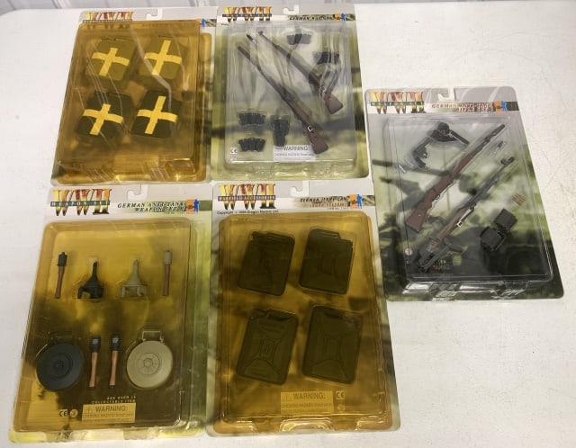 lot of 5 Dragon WWII Accessories: weapon sets and Warfield accessories, all unopened