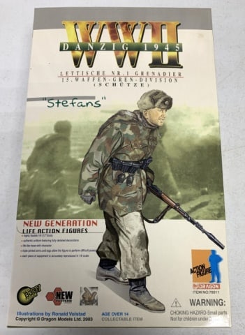 Dragon Action Figure WWII Danzig 1945: Lettische NR.1 Grenadier, 15.Waffen.Gren.Division, Schutze, Stefans, looks complete, 1/6 scale