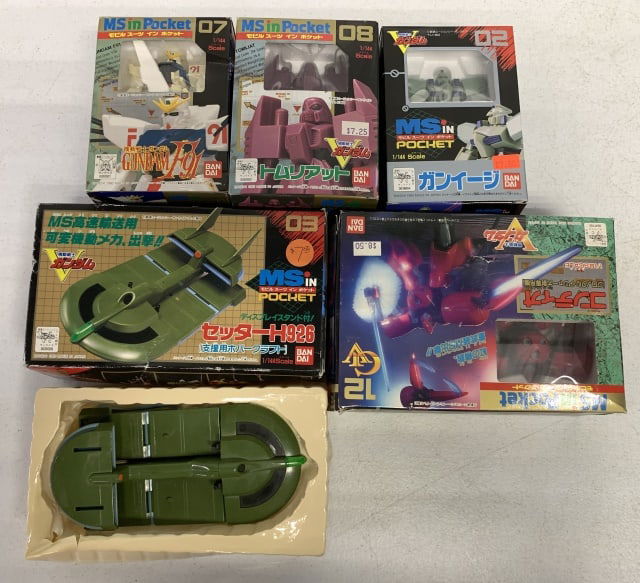 lot of 5 MS in Pocket Figures made by Ban Dai (1 of 5)