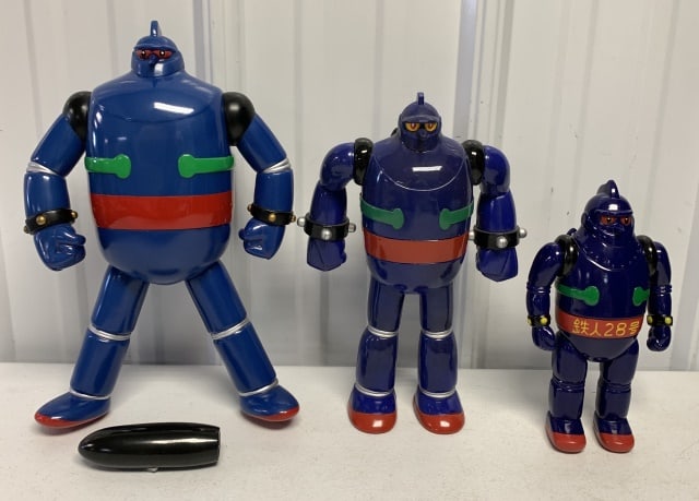 lot of 3 Tetsujin28 Robot Figures: large one has a broken jet pack, middle size has a switch and he may walk but is untested, all are hard plastic