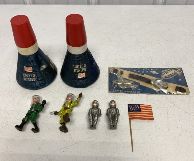 (7)Space Capsules, Astronauts, Compass (1 of 6)