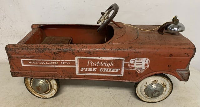 Murray Parkleigh Fire Chief pedal car (1 of 6)