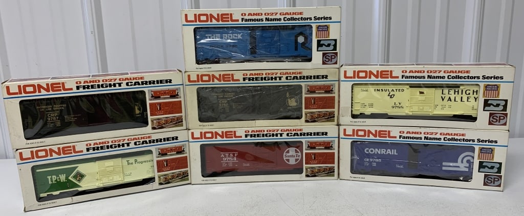 lot of 7 Lionel O & O27 Gauge Boxcars: boxes have some wear, Santa Fe, Jersey Central. Rock, Lehigh Valley, ConRail, T P & W