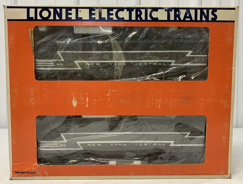 Lionel New York Central F3-A Double Diesels: O gauge, look unused, box has some wear and corner damage