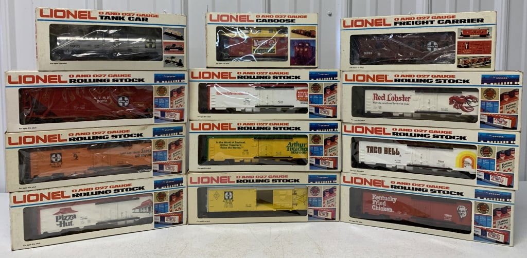 12 Lionel Tankcar, Reefer, Caboose, Boxcar (1 of 5)