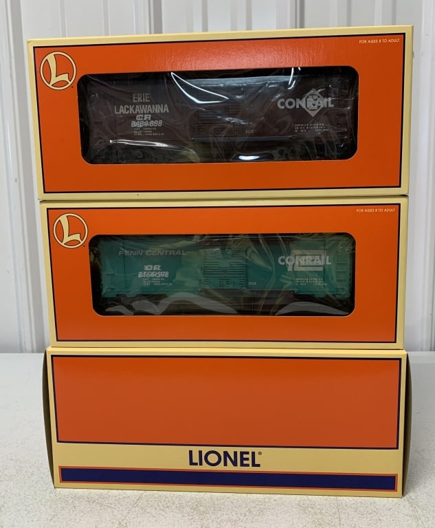 lot of 2 Lionel Overstamp boxcars: O gauge, Conrail-Penn Central & Erie Lackawanna/Conrail, both look unused