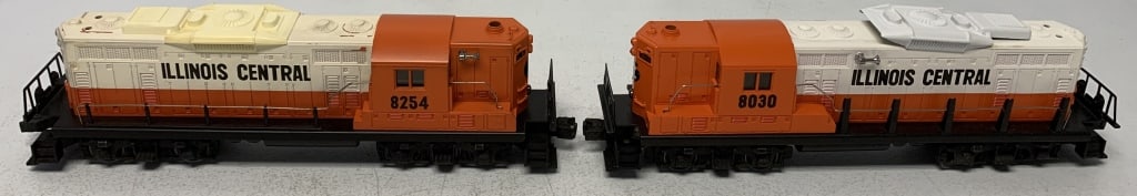 Lionel Illinois Central Diesel locomotive set: 8030 power unit and 8254 dummy; some scratches and paint loss to dummy unit