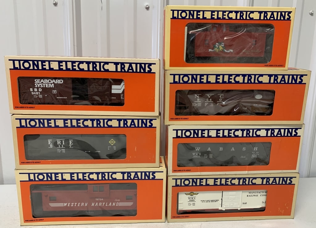 7 Lionel Cabooses and cars (1 of 5)
