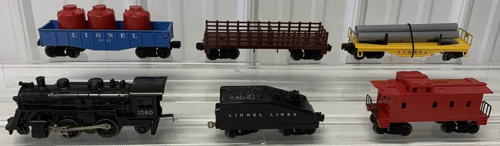 Lionel 1060 Engine + 5 cars: O gauge; shows some wear