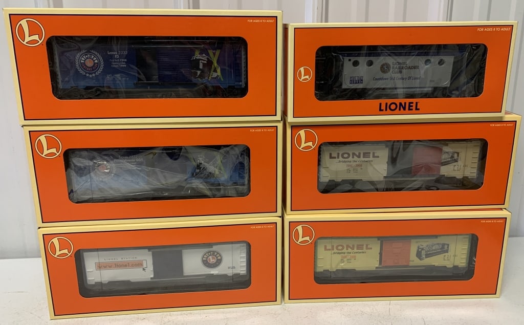 6 Lionel Caboose and cars in boxes (1 of 4)