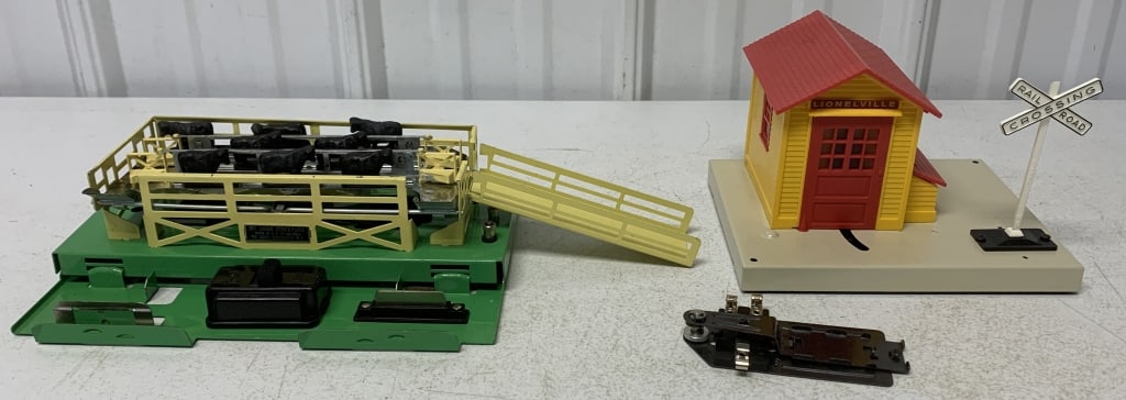 Lionel Automatic Gateman & Stockyard (1 of 7)
