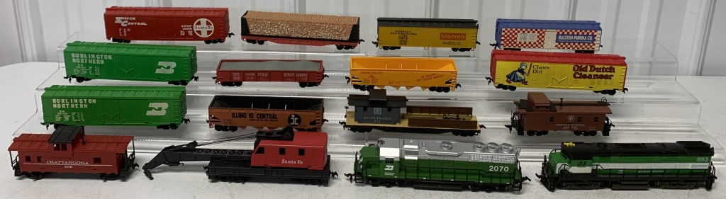 16 HO scale train engines and cars (1 of 6)