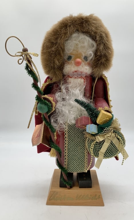 Holzkunst German Santa Nutcracker (1 of 4)