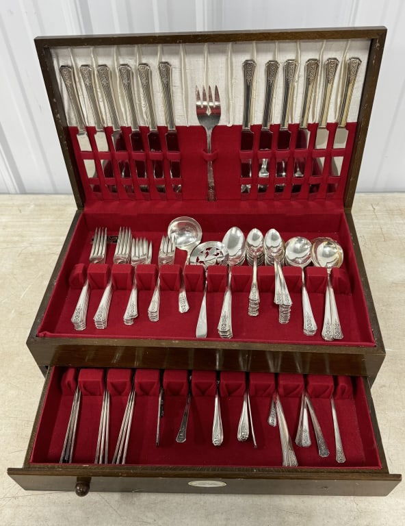 Set of Silver Plate Flatware in Wooden Box (1 of 3)