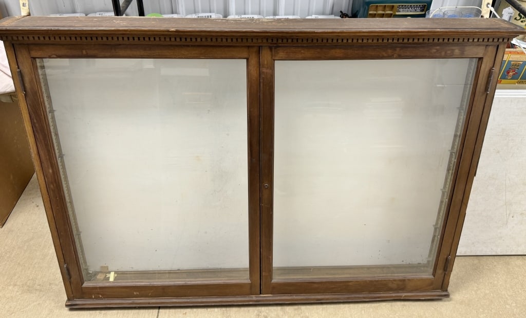 Large Showcase, swinging front doors (1 of 2)