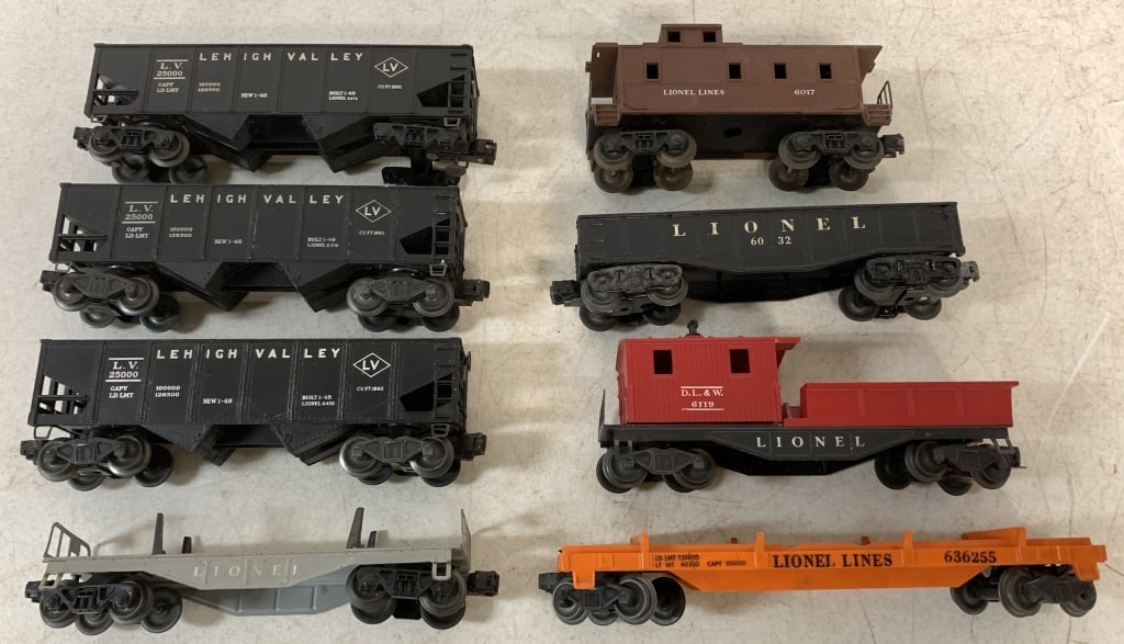 lot of 8 Lionel Train Cars: O gauge, use and wear, some scratches, may or may not be complete, one missing a set of wheels, one with loose body