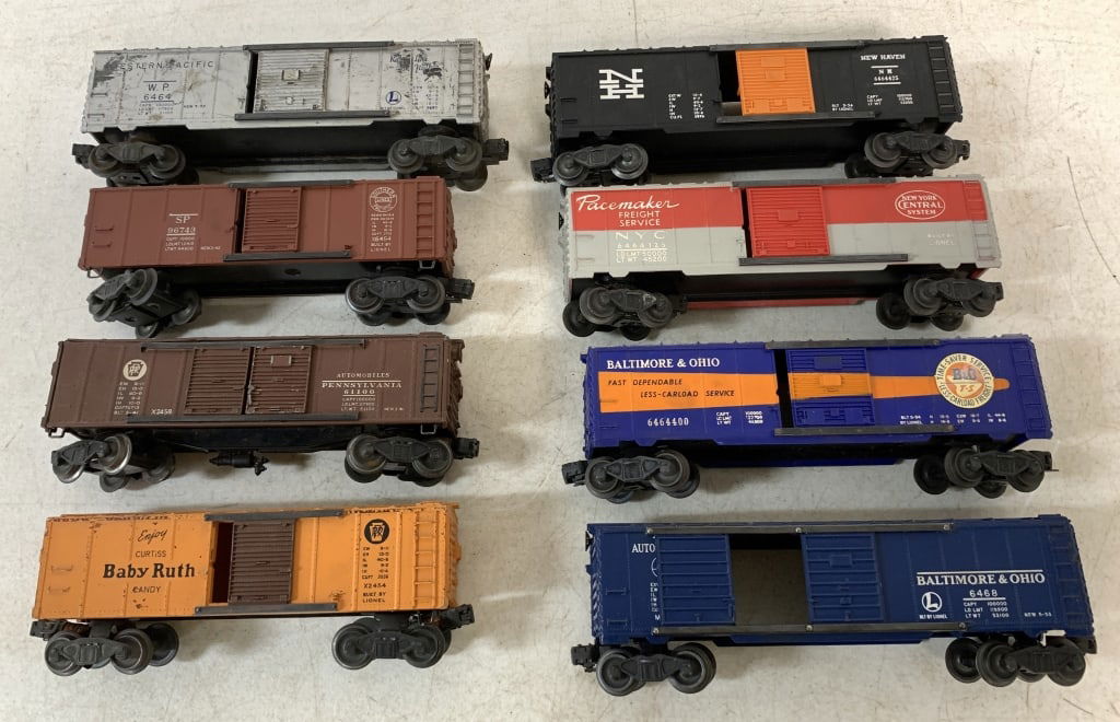 lot of 8 Lionel Plastic Train Cars (1 of 7)