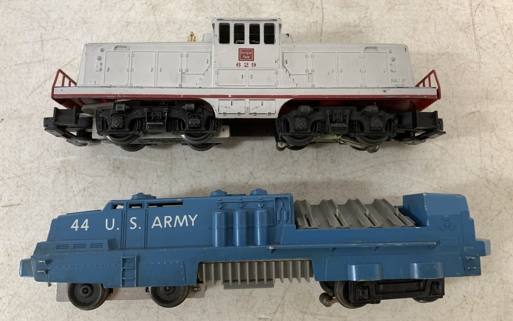 lot of 2 Lionel Diesel Switcher Engines (1 of 4)