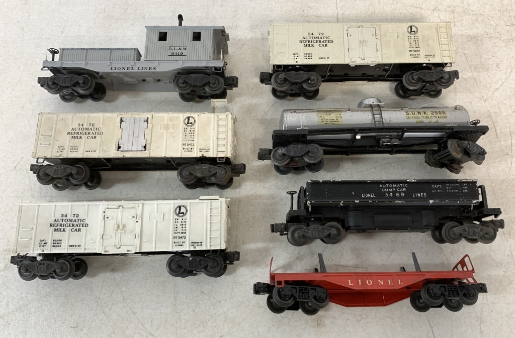 lot of 7 Lionel Train Cars (1 of 6)