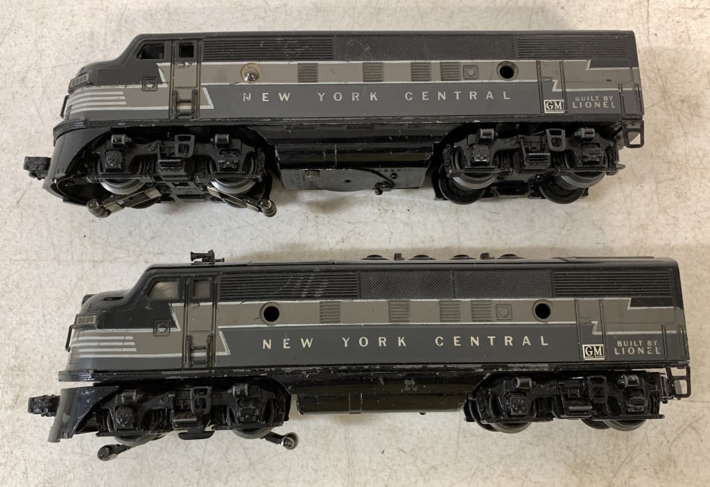 lot of 2 Lionel Locomotive Engines (1 of 4)