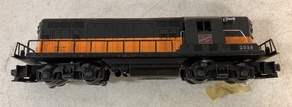 Lionel Diesel Locomotive: O gauge, use and wear, some scratches, may or may not be complete, untested