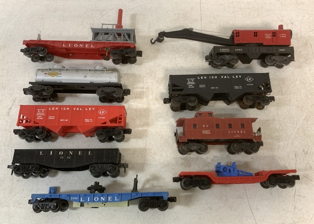 lot of 9 Lionel Train Cars (1 of 8)