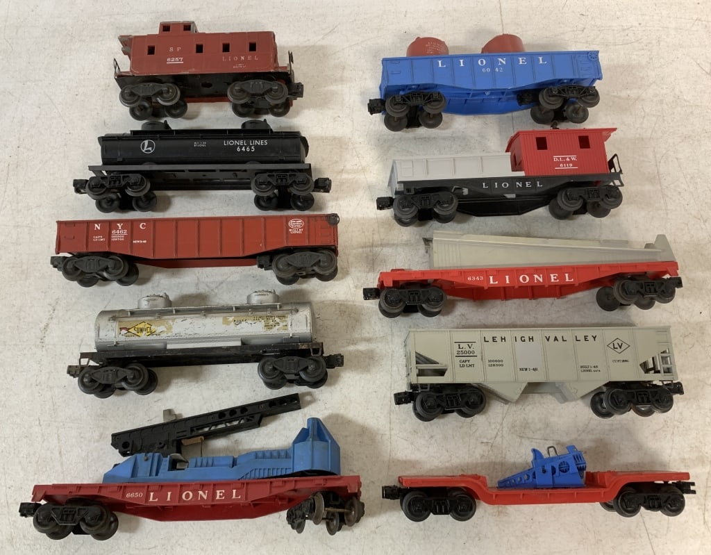 lot of 10 Lionel Train Cars (1 of 8)