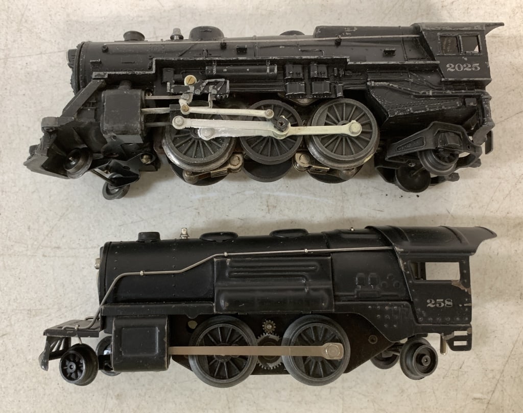 lot of 2 Lionel Locomotive Engines (1 of 4)