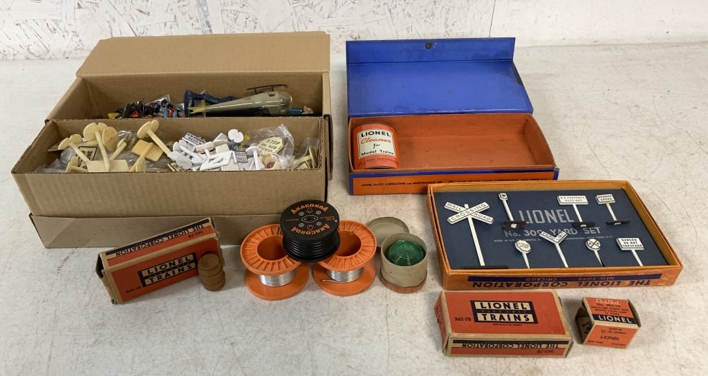10+Lionel Yard Set, Maint. Kit, Figures, Signs (1 of 8)