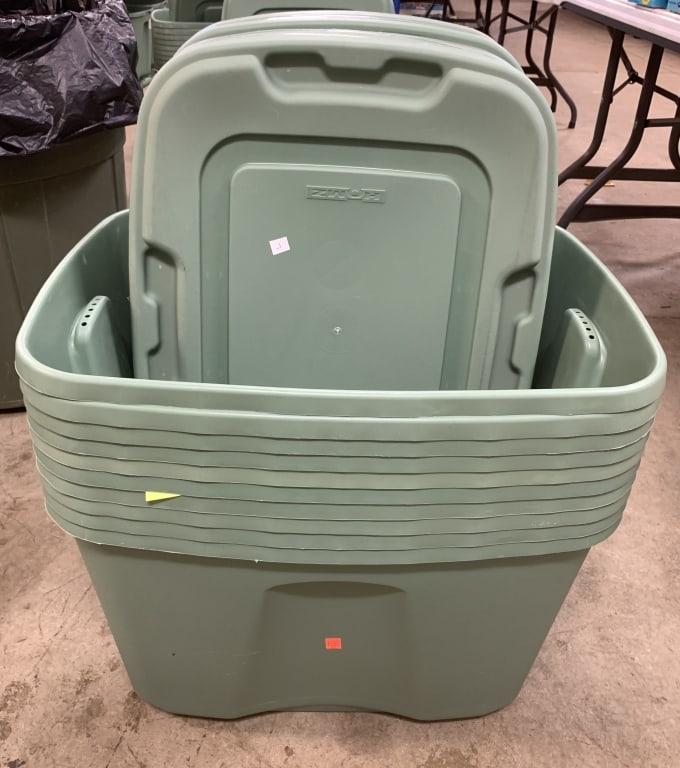 Lot of 10 plastic totes with matching lids (1 of 1)