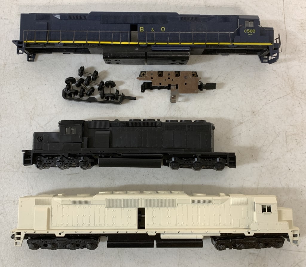 lot of 3 Athearn HO Train Engines (1 of 4)