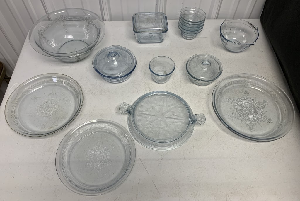 18 pcs Fire King Dishes,Serving Bowl,Sherbets (1 of 7)