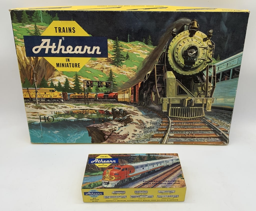 2 pcs HO Train Set,Box Car Kit in boxes: box corners torn,faded