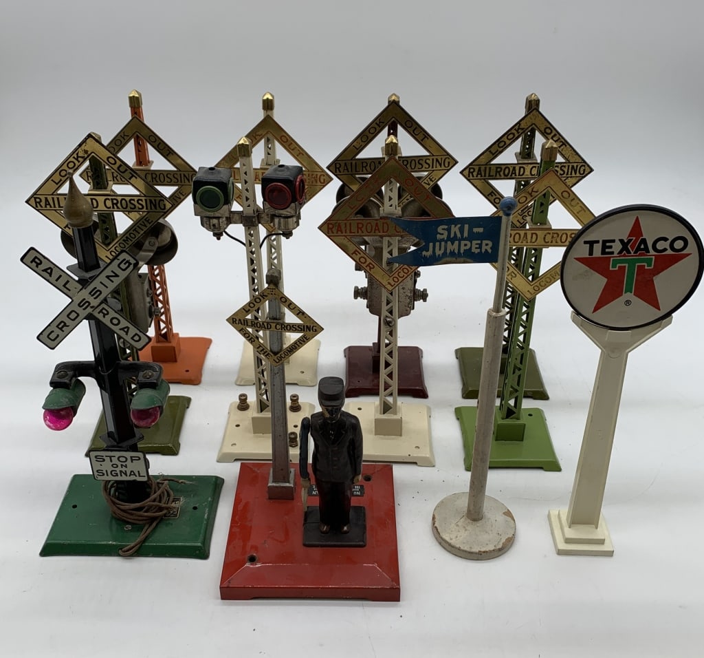 train accessories including Lionel & Amer. Flyer (1 of 9)