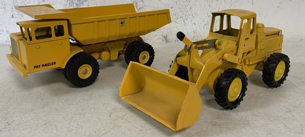 lot of 2 Ertl IH Dump truck & Payloader